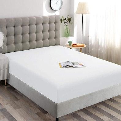 Super King Microfiber Fitted Sheet - Wrinkle-Free cover