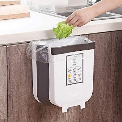 Collapsible Trash Can for Kitchen Door cover